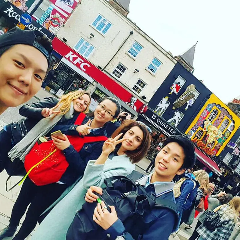 Ebru Poyraz – St Giles Londra