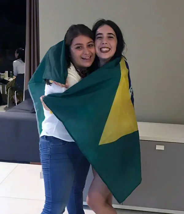 Buse Anlatıyor